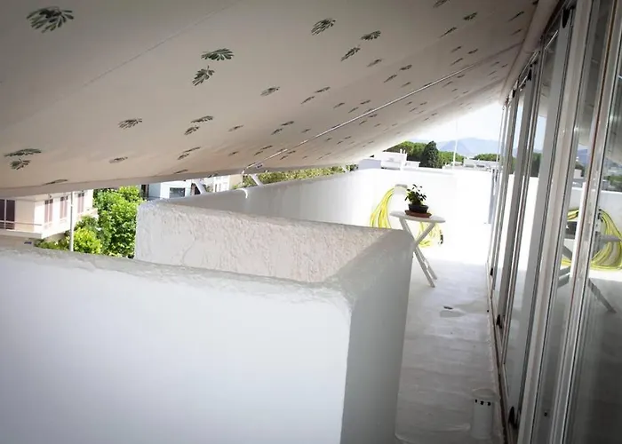 Stavros Amazing In The Centre Of *